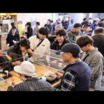 1日1400杯売れる競馬めし。勝負師達を支える場内立ち食いきしめん屋に密着丨Japanese Standing noodle at the Racecourse.